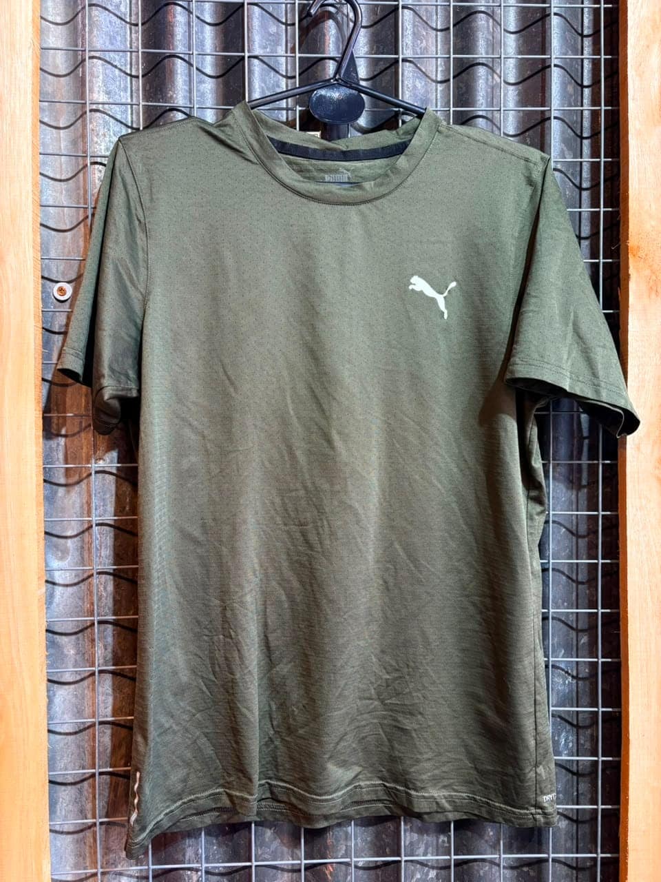 Remera Puma verde militar